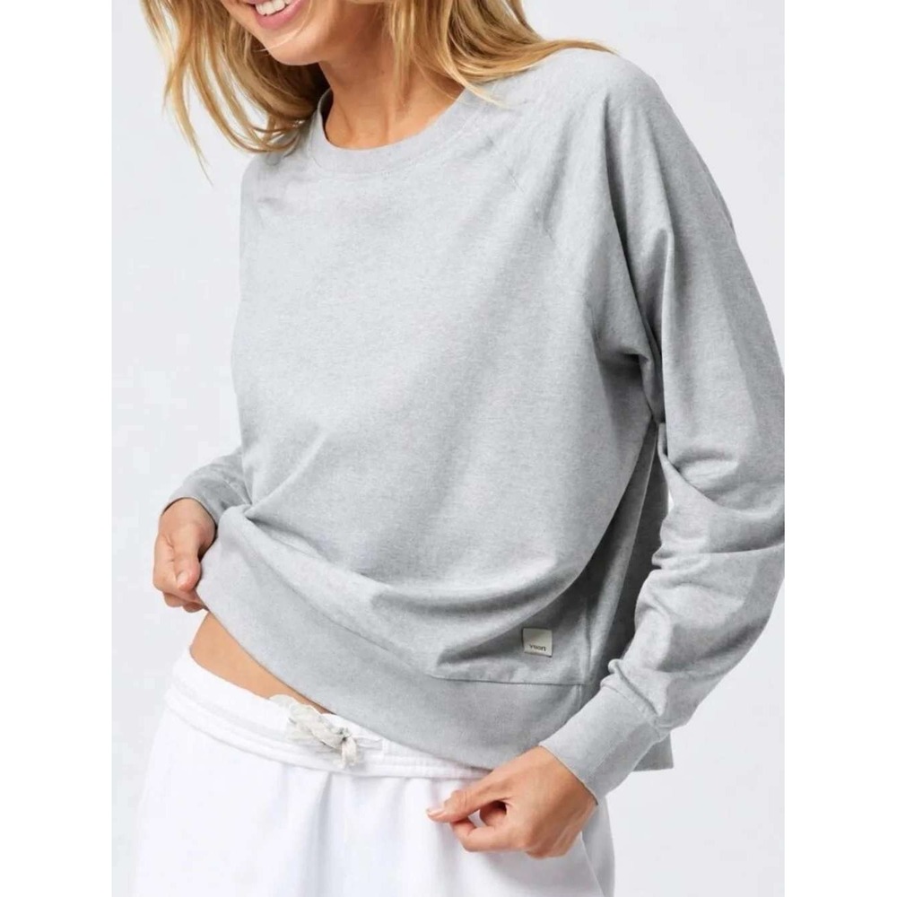 Vuori Halo Crew Raglan Pullover Sweatshirt Womens Medium Light Gray Heather